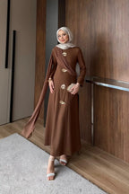 Kahverengi Asimetrik Drape ve Gold Broş Detaylı Elbise