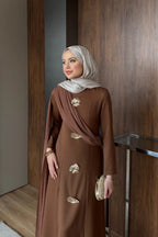 Kahverengi Asimetrik Drape ve Gold Broş Detaylı Elbise