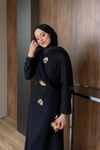 Siyah Asimetrik Drape ve Gold Broş Detaylı Elbise