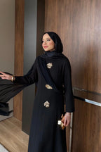 Siyah Asimetrik Drape ve Gold Broş Detaylı Elbise