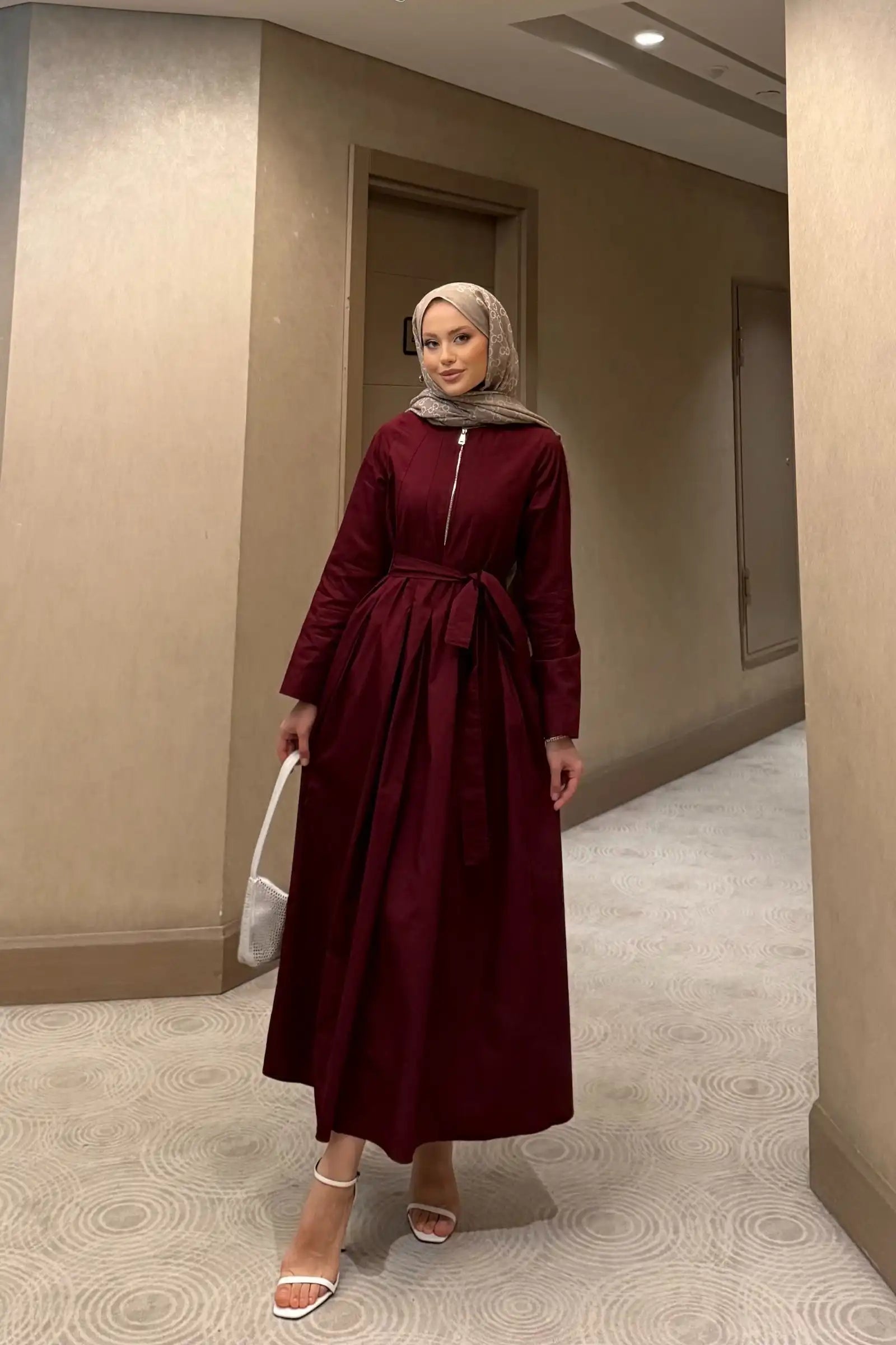 Bordo Fermuar Detaylı Kuşaklı Elbise