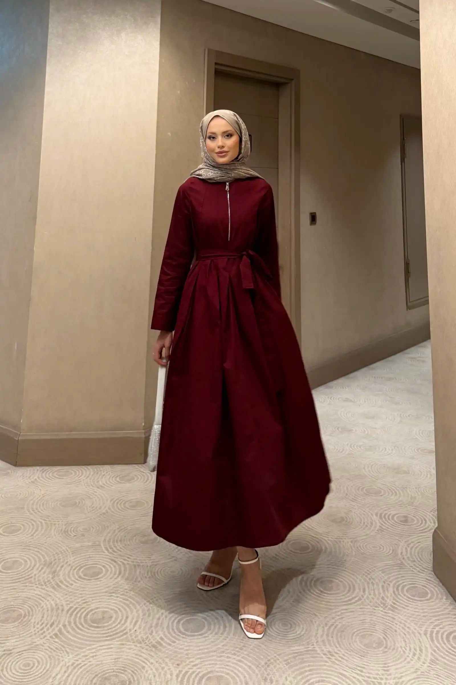 Bordo Fermuar Detaylı Kuşaklı Elbise