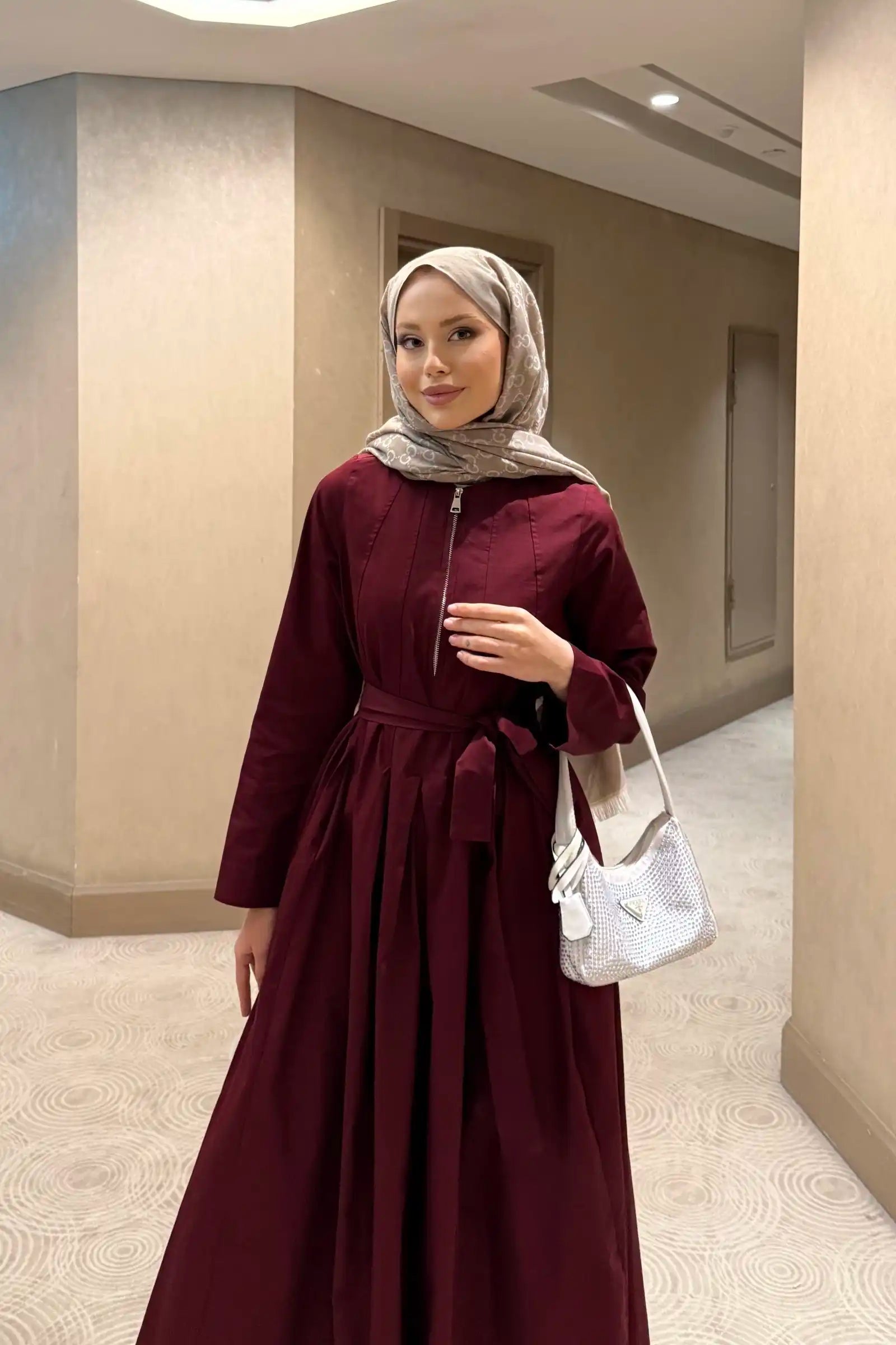 Bordo Fermuar Detaylı Kuşaklı Elbise