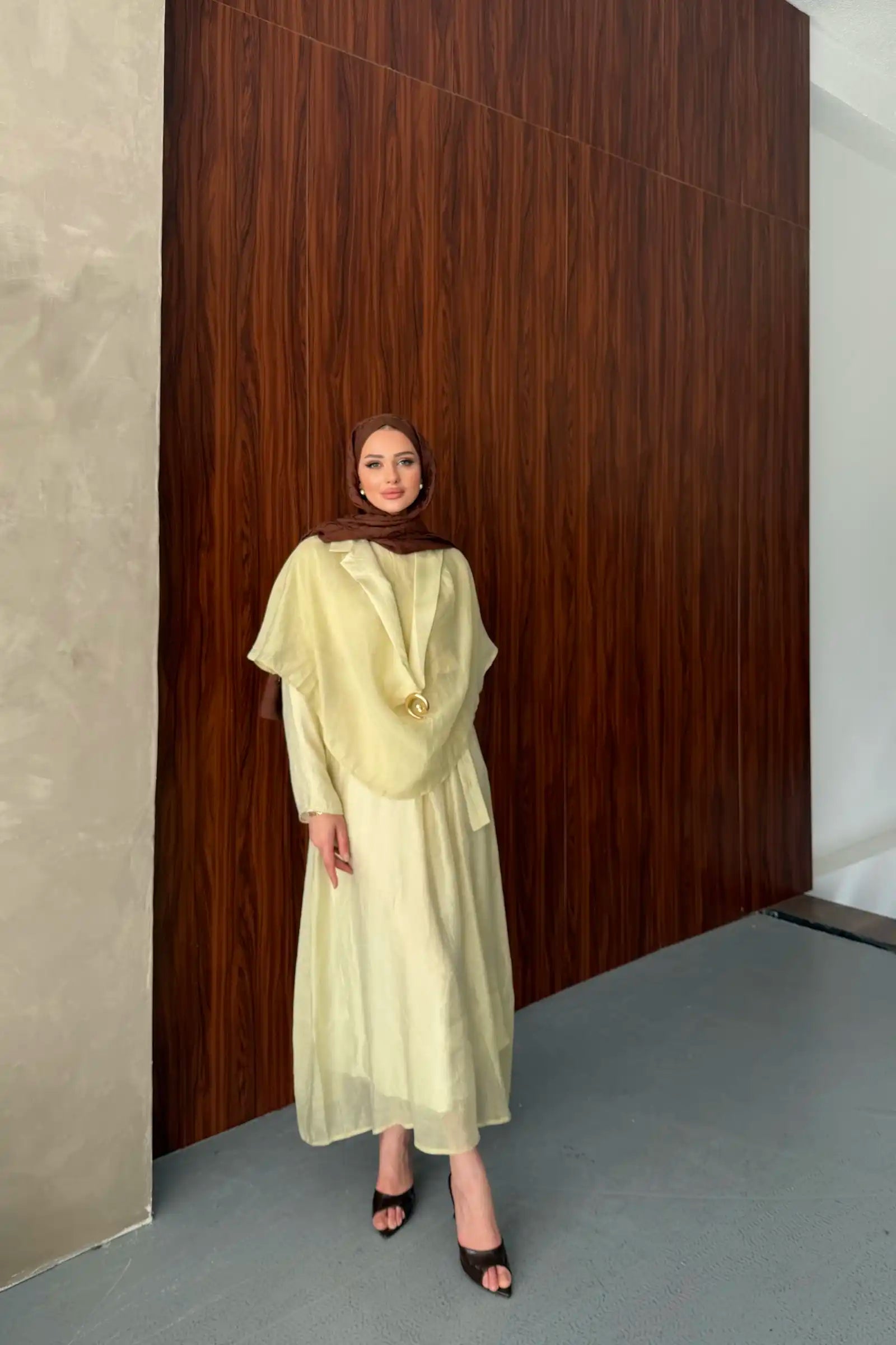 Sarı Gold Halka Detaylı Drapeli Vual Elbise