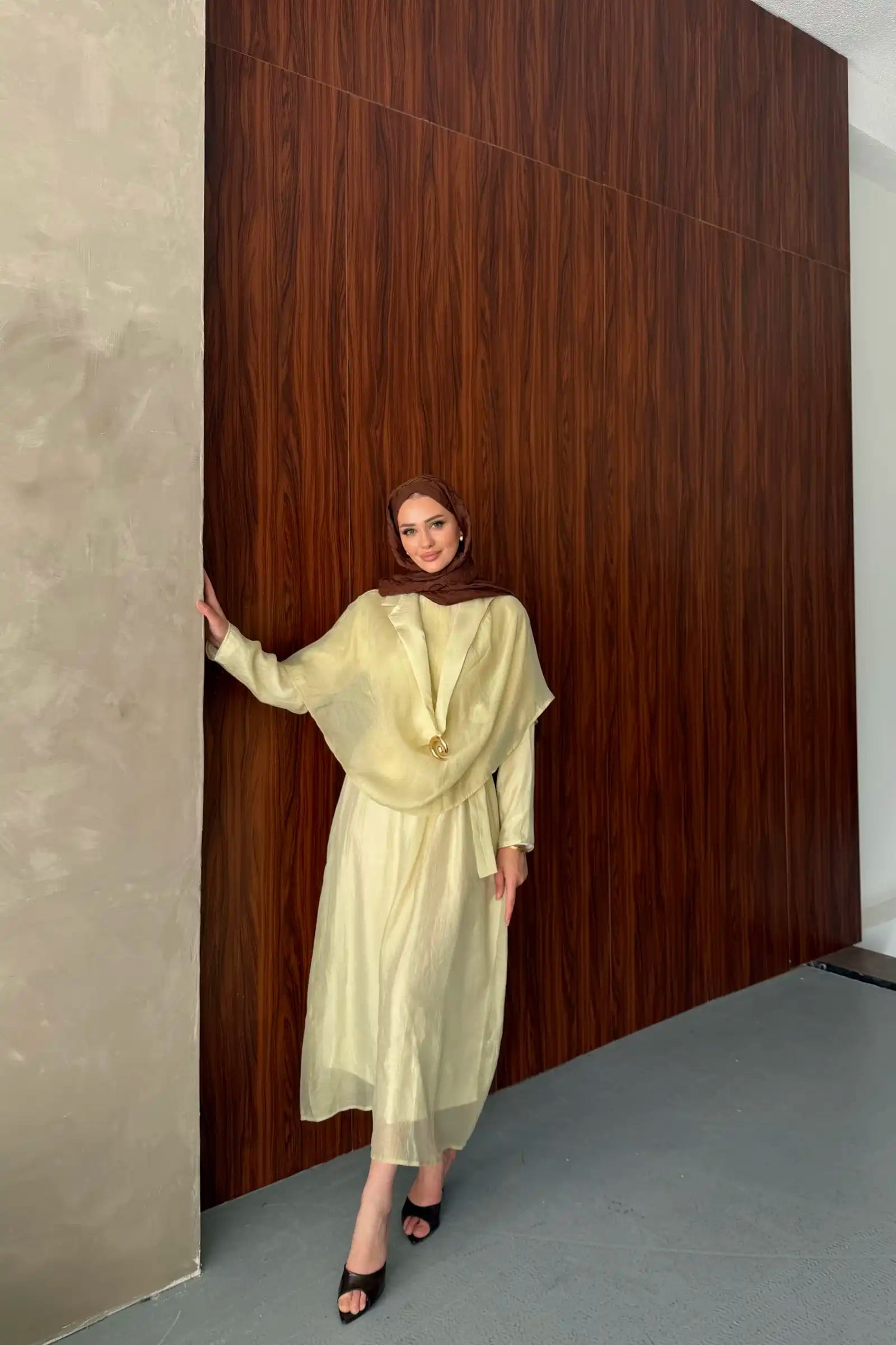 Sarı Gold Halka Detaylı Drapeli Vual Elbise