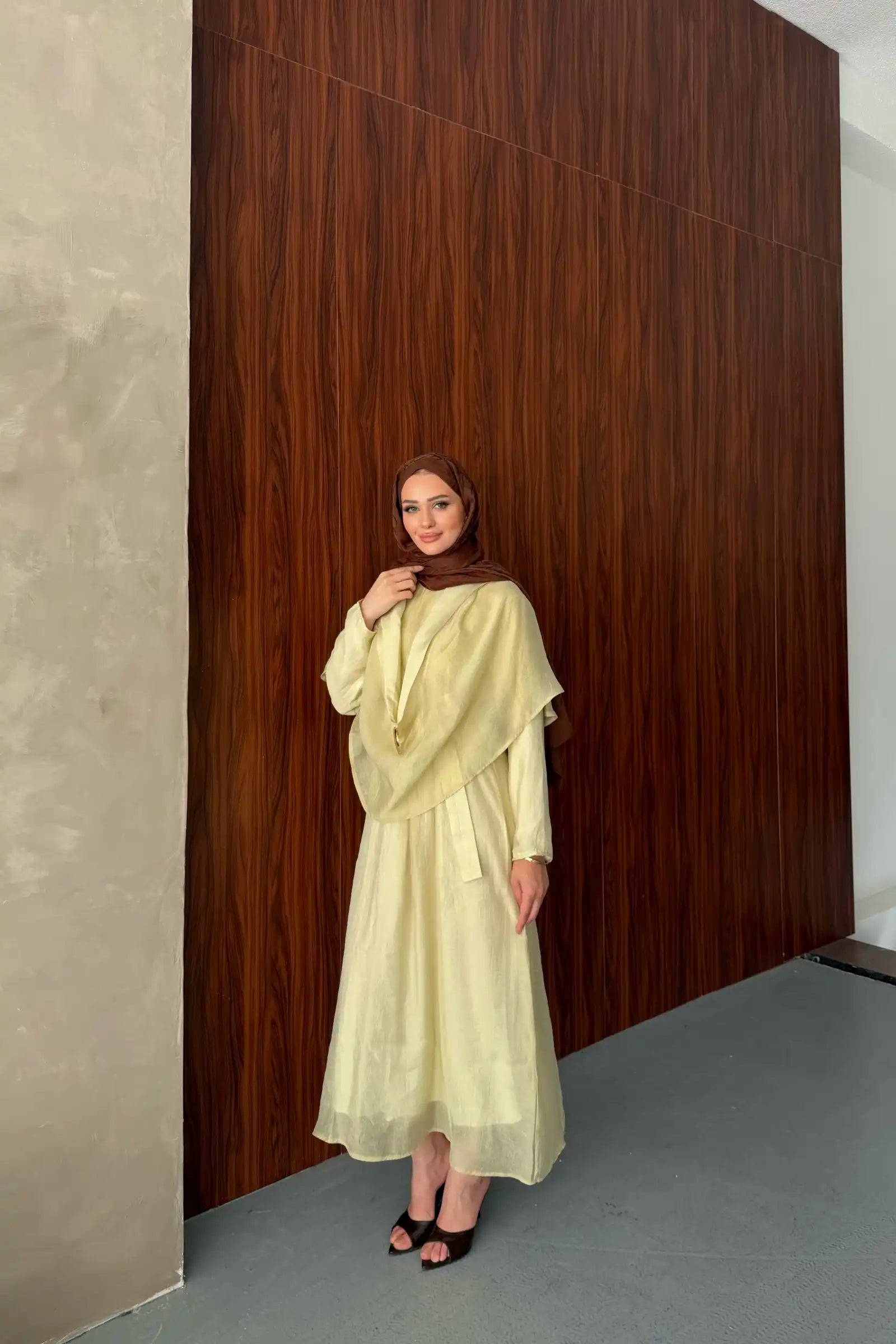 Sarı Gold Halka Detaylı Drapeli Vual Elbise