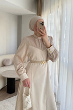 Saten Detaylı Kemerli Bej Elbise