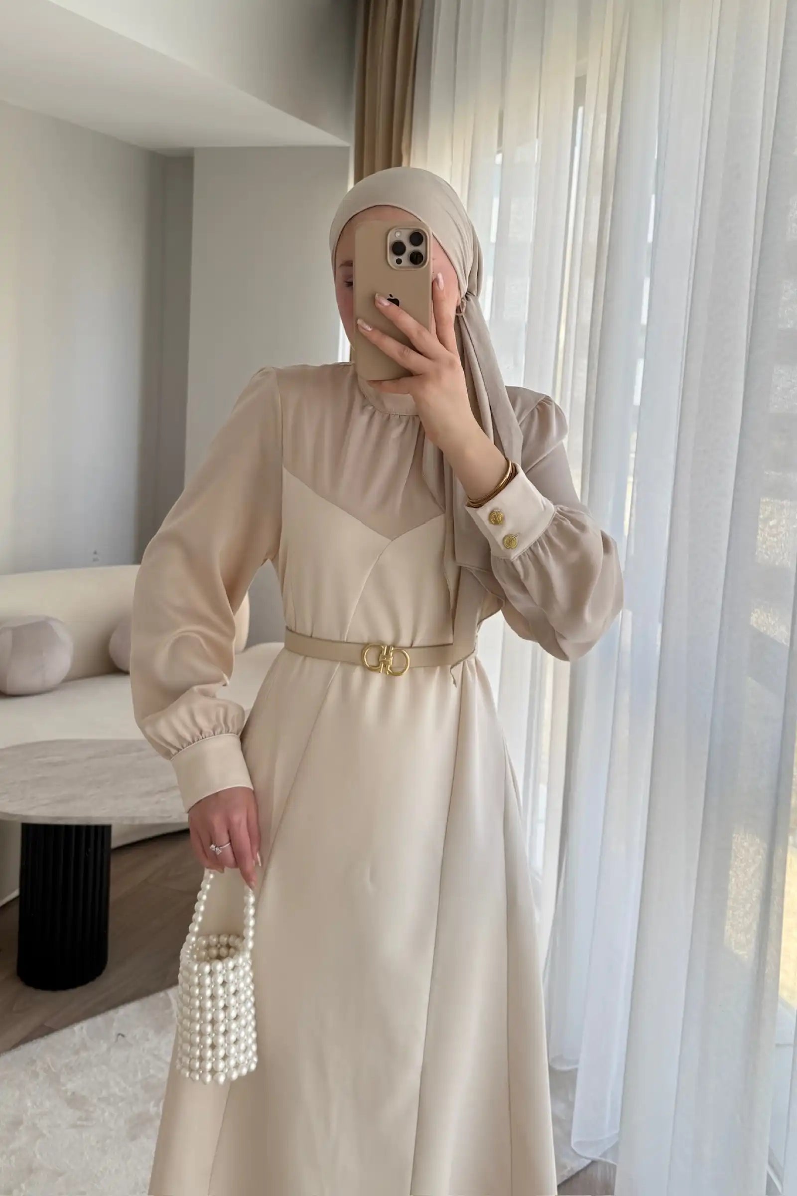 Saten Detaylı Kemerli Bej Elbise