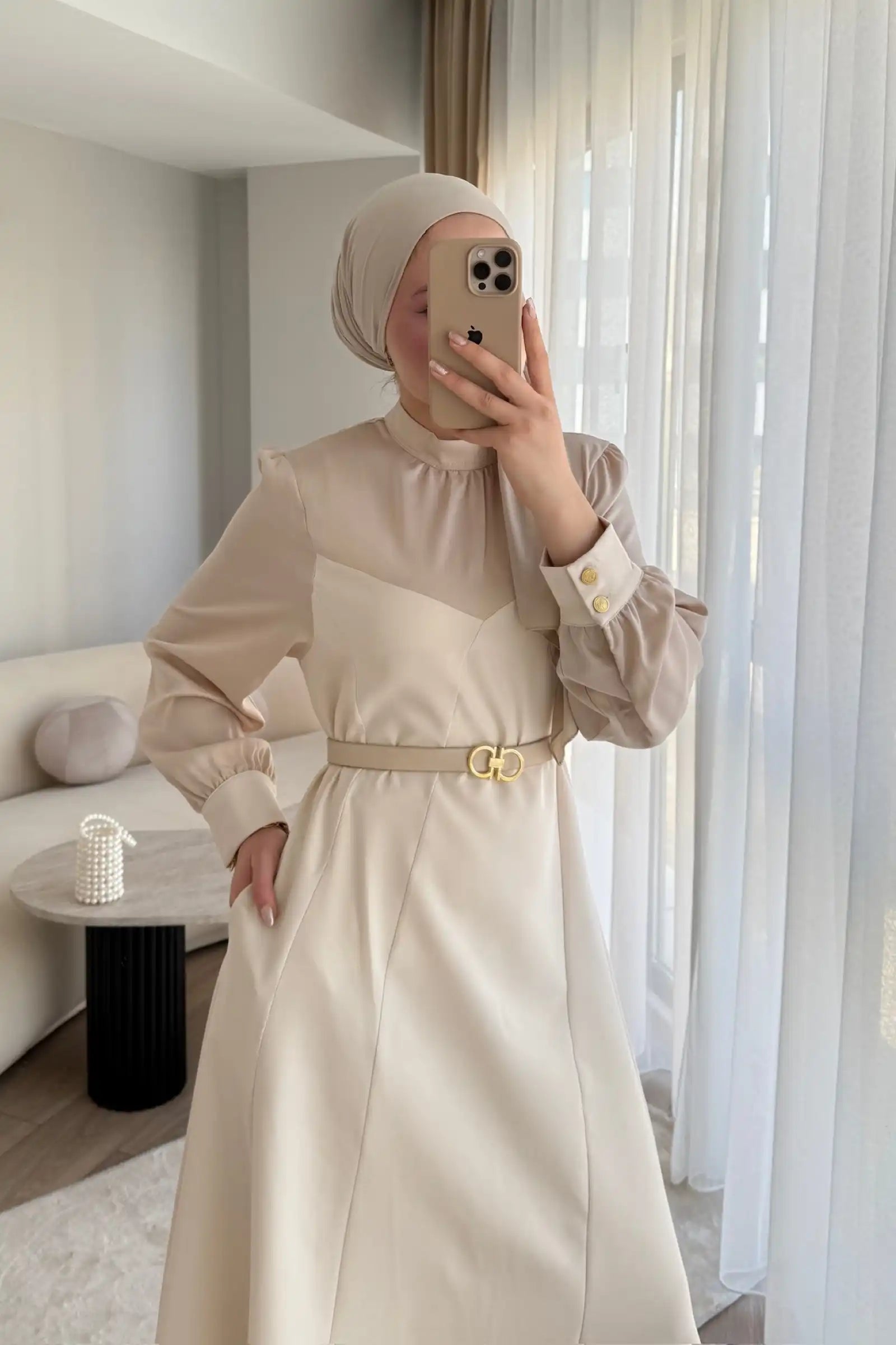 Saten Detaylı Kemerli Bej Elbise