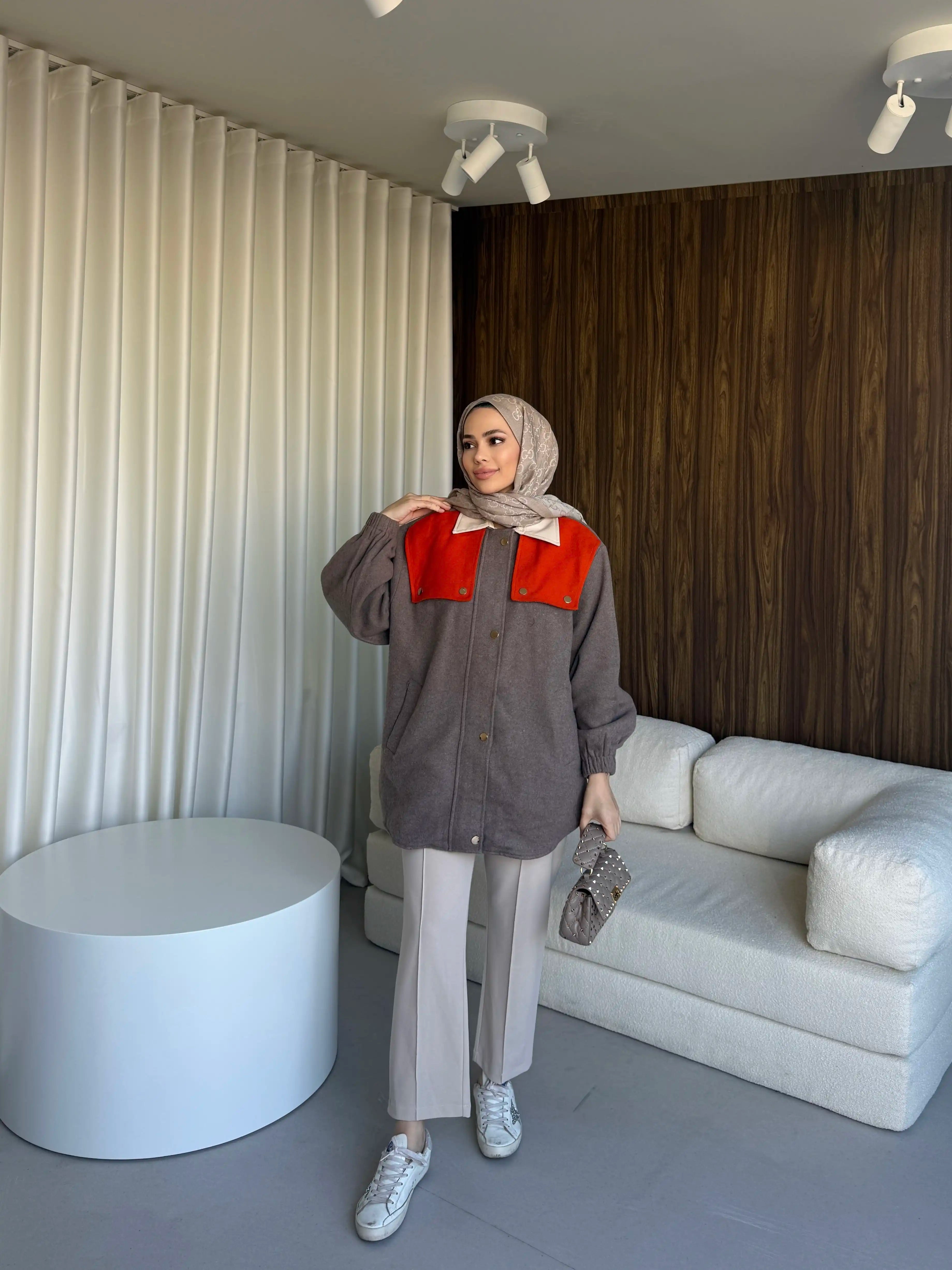 Kahverengi Omuz Detaylı Kaban Ürün ana görseli
