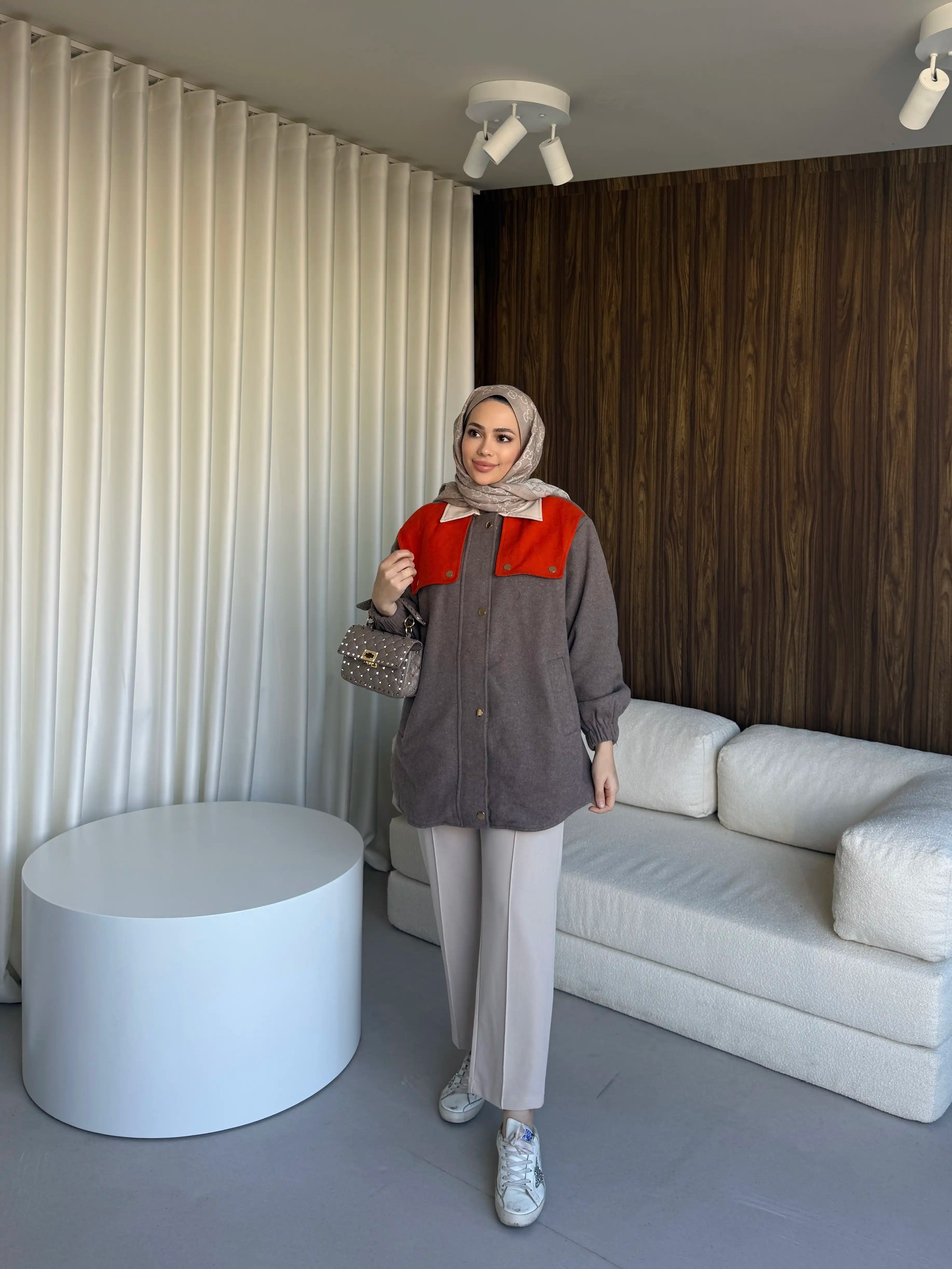 Kahverengi Omuz Detaylı Kaban