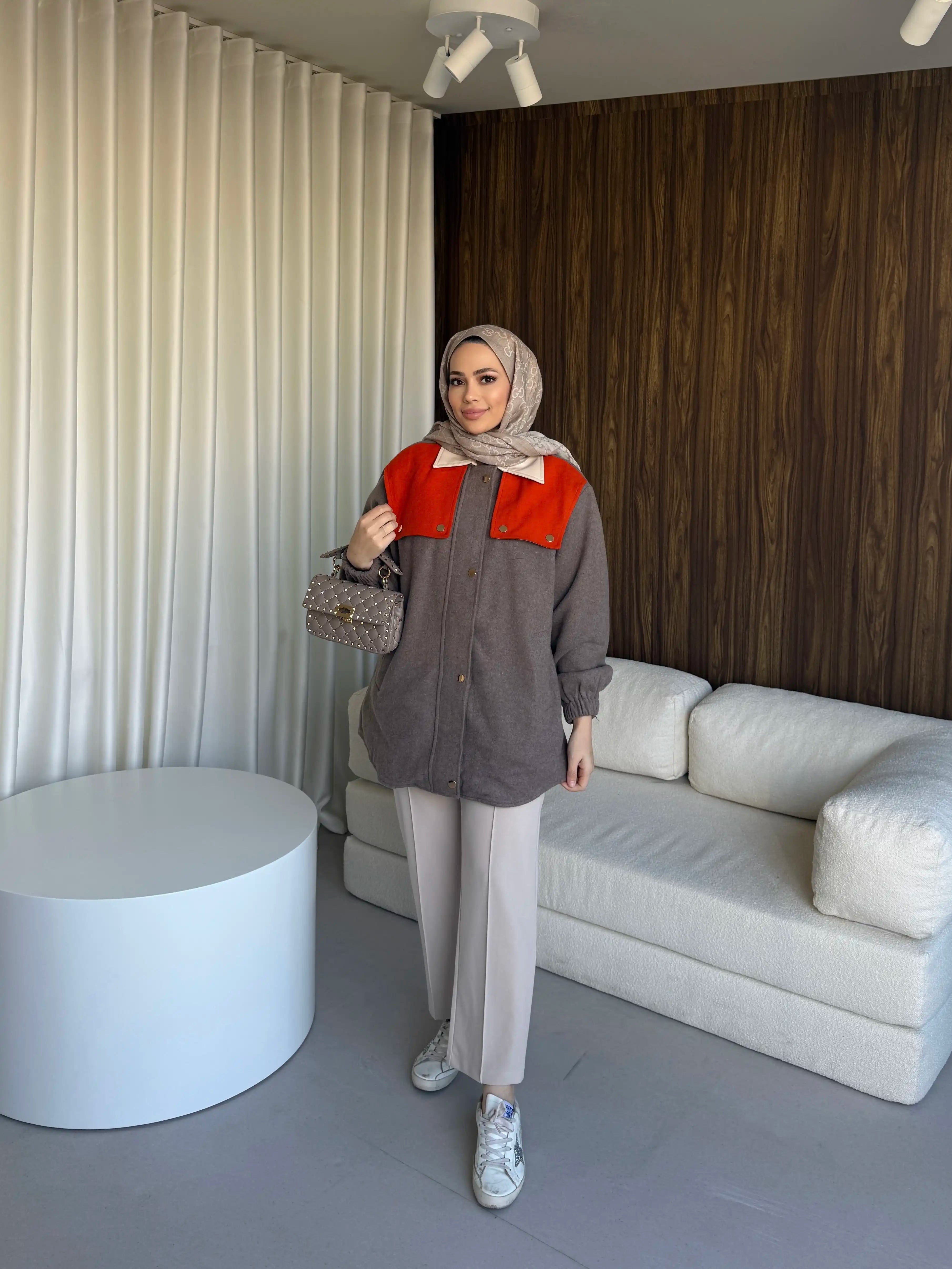 Kahverengi Omuz Detaylı Kaban