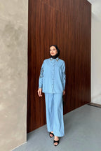 Mavi Yakası Taşlı Nakışlı Denim Takım