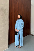 Mavi Yakası Taşlı Nakışlı Denim Takım