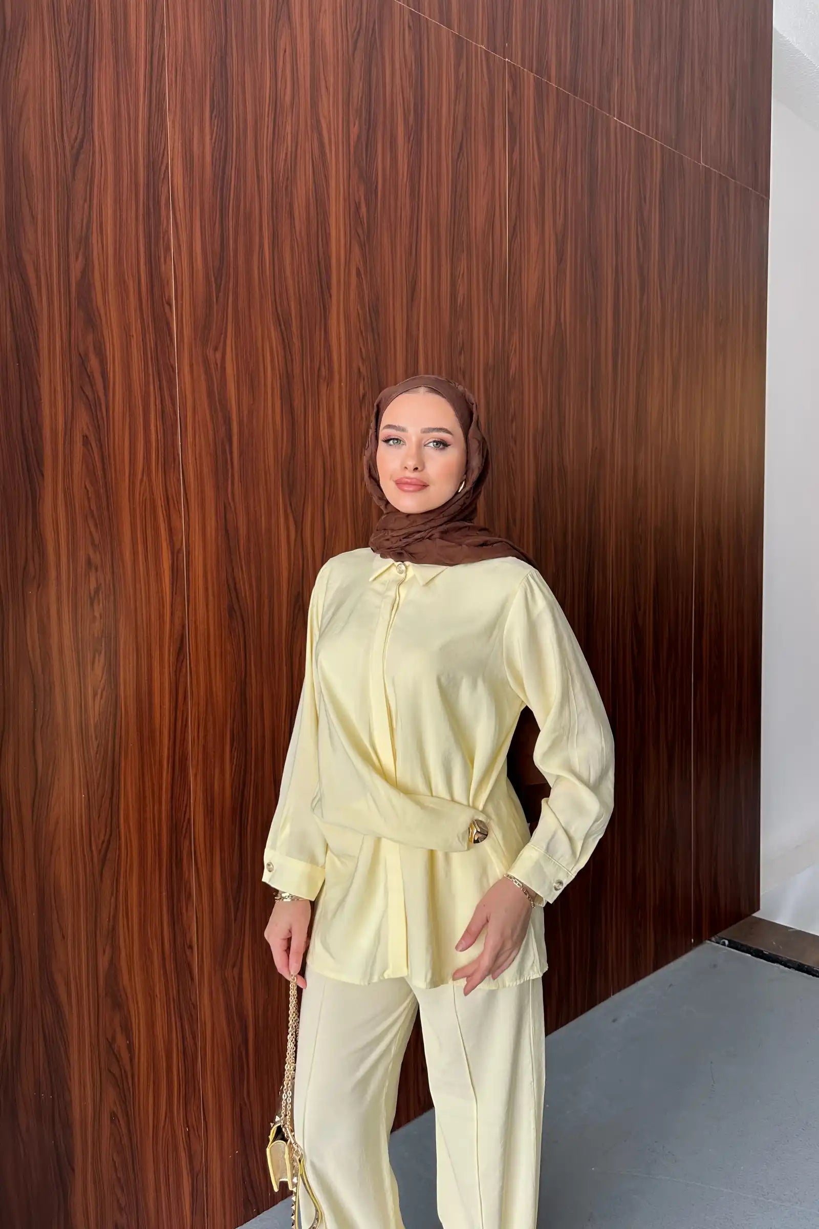 Sarı Düğme Detaylı Gömlek Pantolon Takım