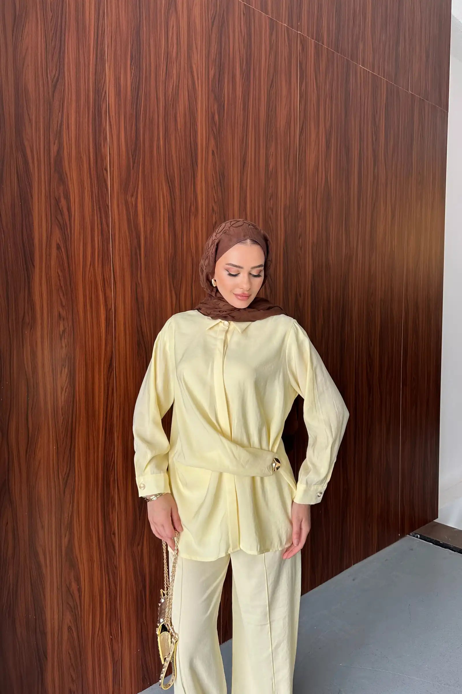 Sarı Düğme Detaylı Gömlek Pantolon Takım