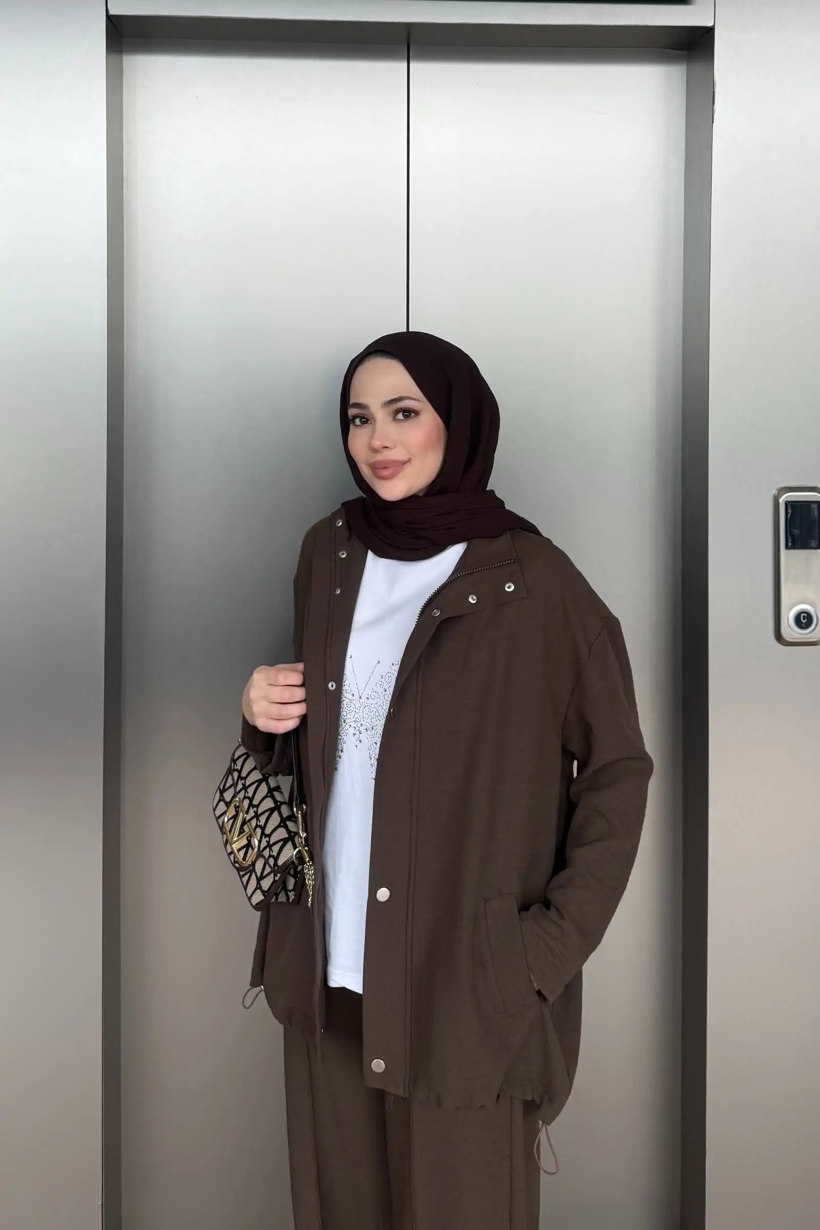 Kahverengi Dokulu Ceketli Üçlü Takım