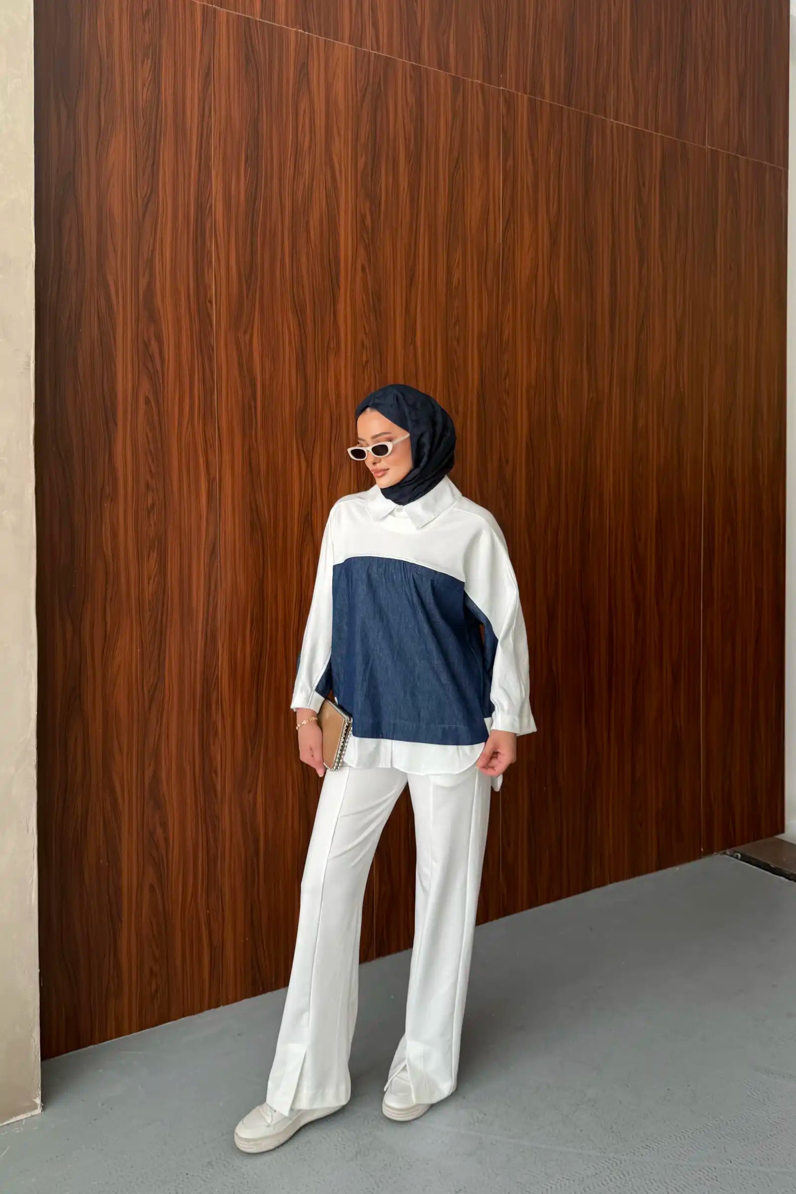 Beyaz Gömlek Yakalı Denim Detaylı Takım