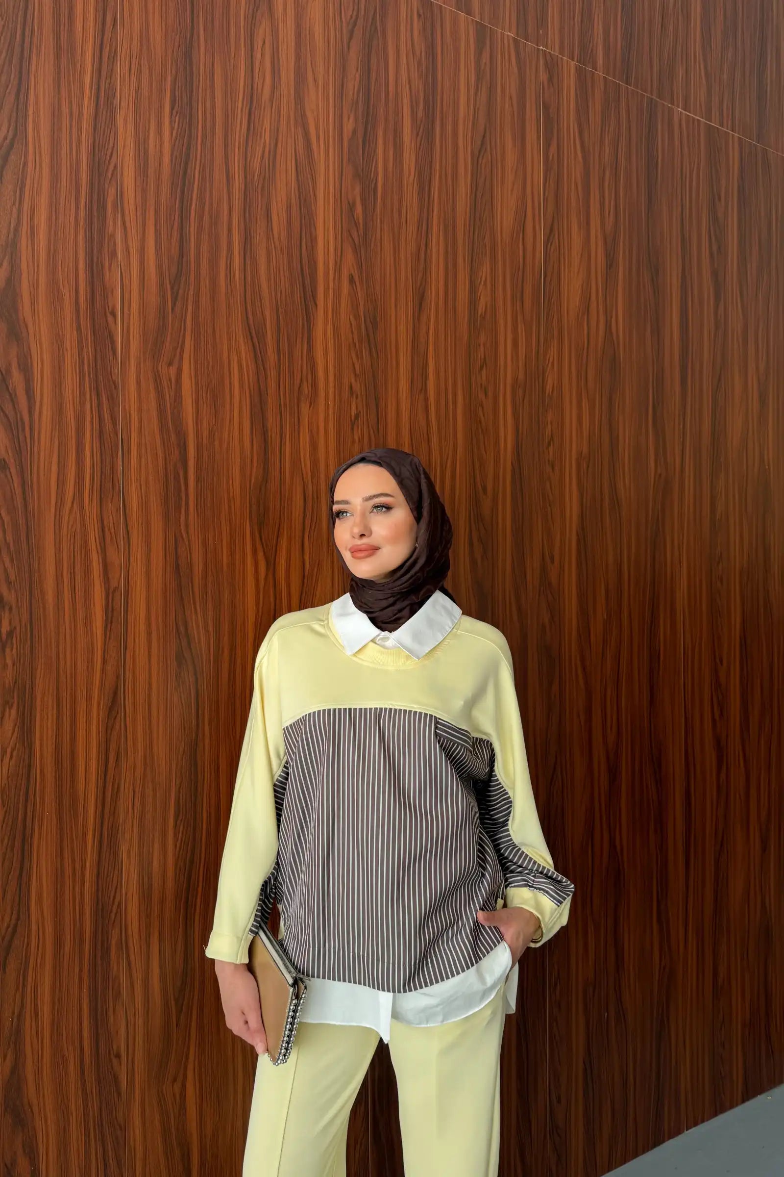 Sarı Gömlek Yakalı Kumaş Panelli Takım