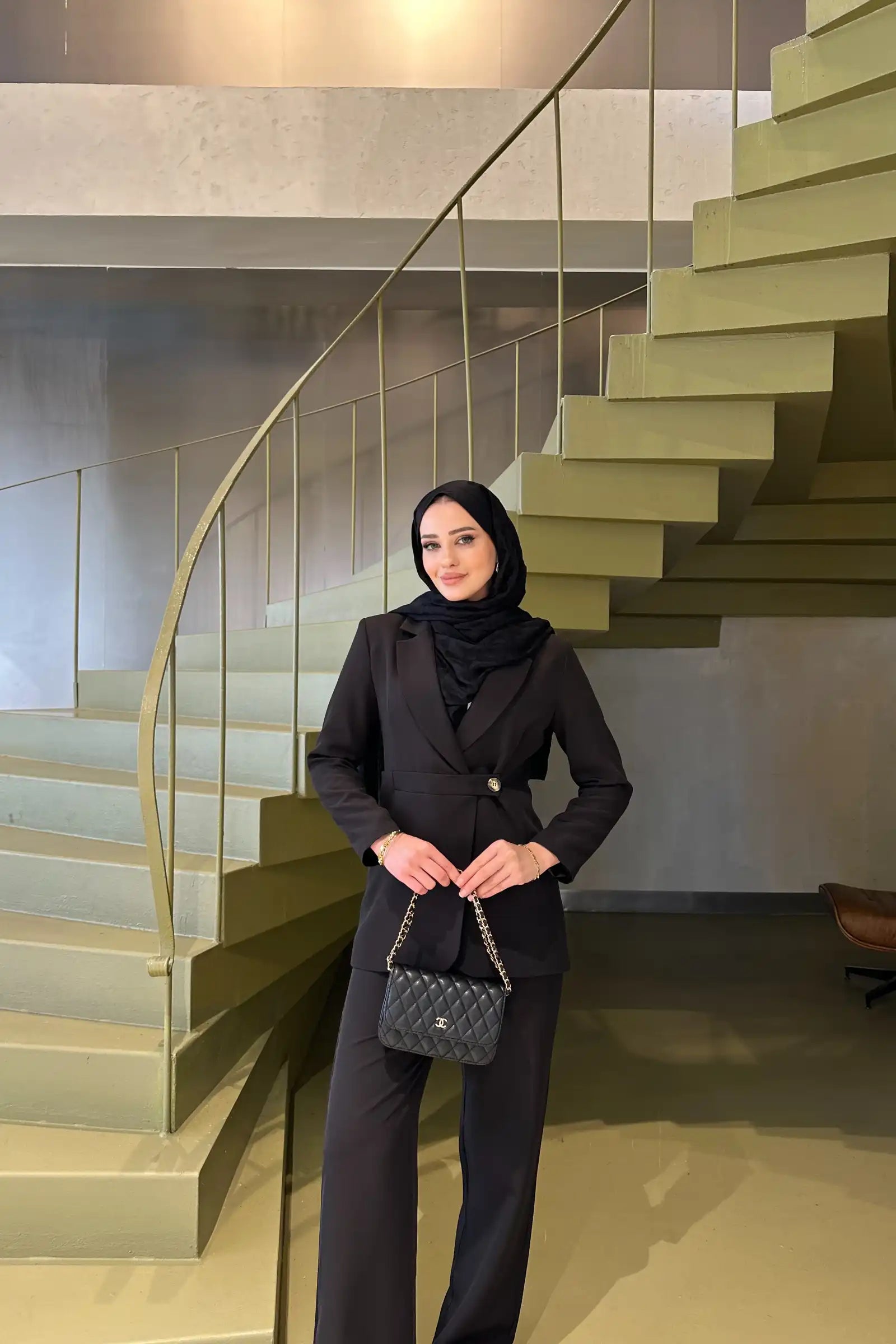 Siyah Asimetrik Kemer Detaylı Blazer Takım