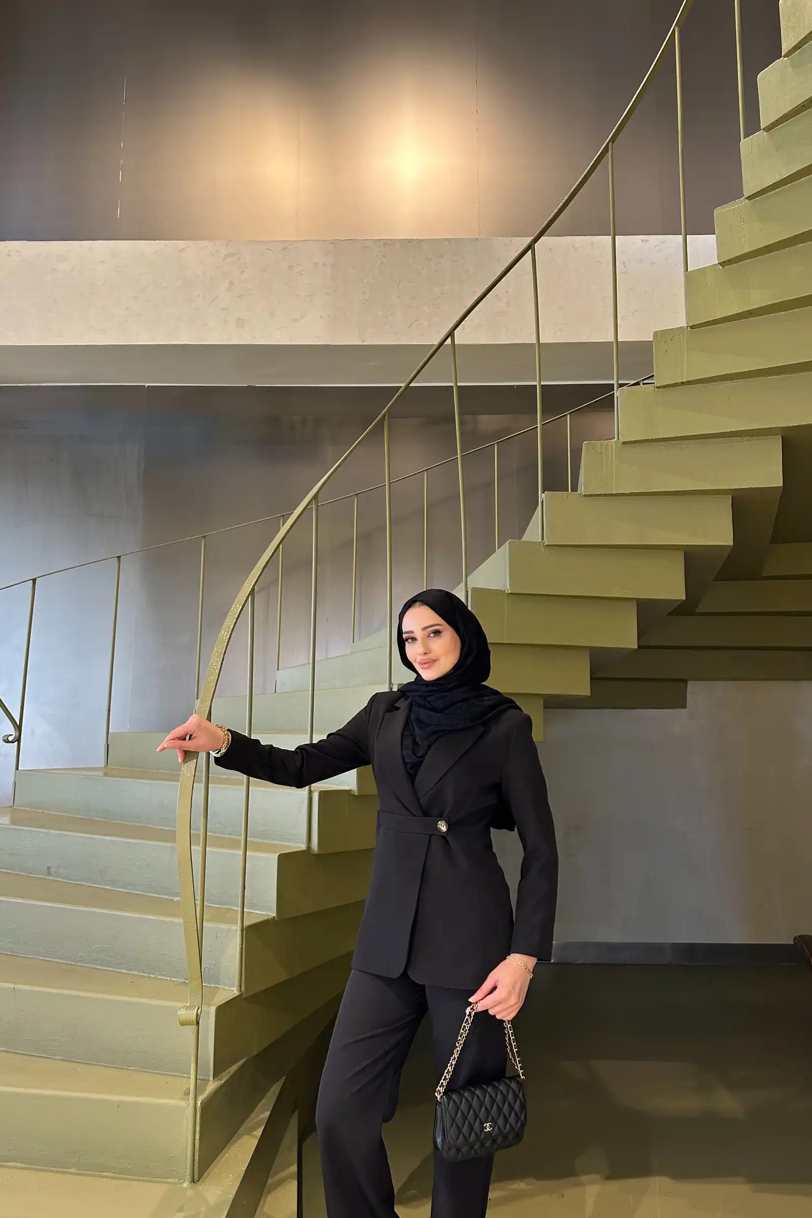 Siyah Asimetrik Kemer Detaylı Blazer Takım