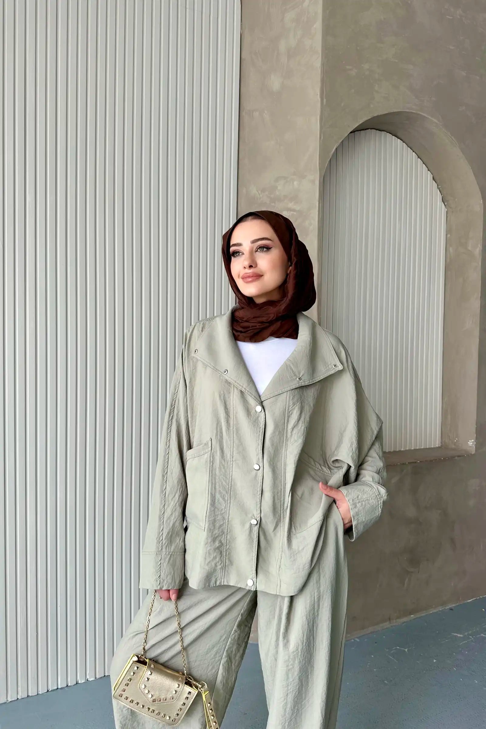 Çağla Yeşili Kupra Kumaş Çıtçıtlı Şalvar Takım
