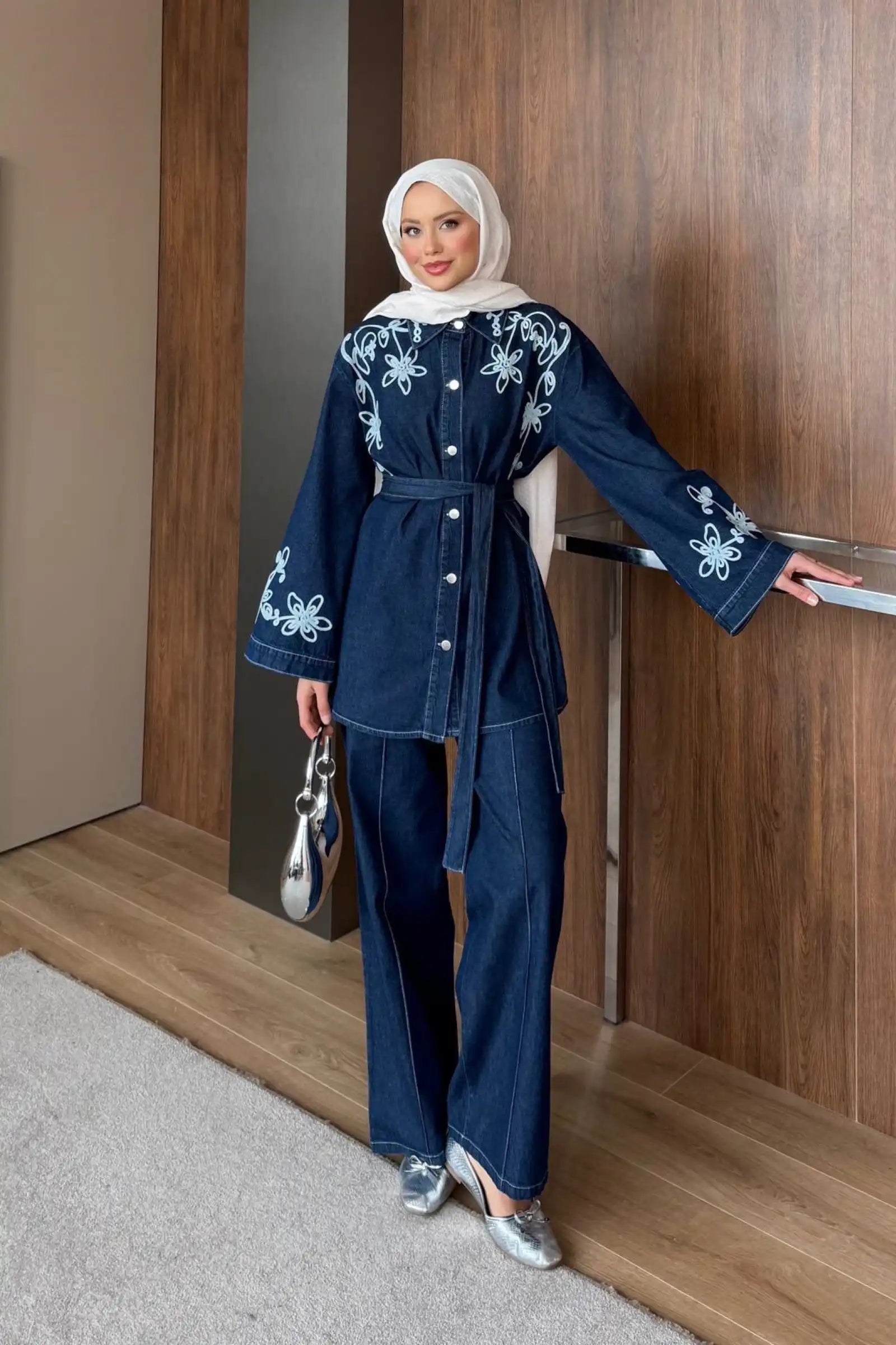 Lacivert Çiçek Nakışlı Kuşaklı Denim İkili Takım