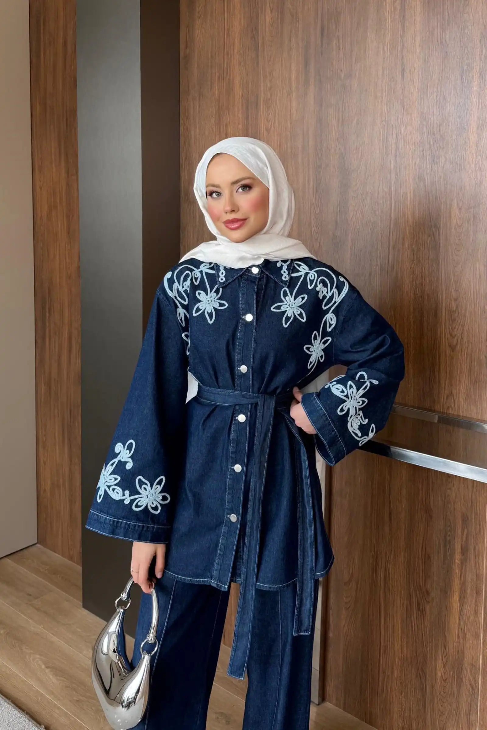 Lacivert Çiçek Nakışlı Kuşaklı Denim İkili Takım