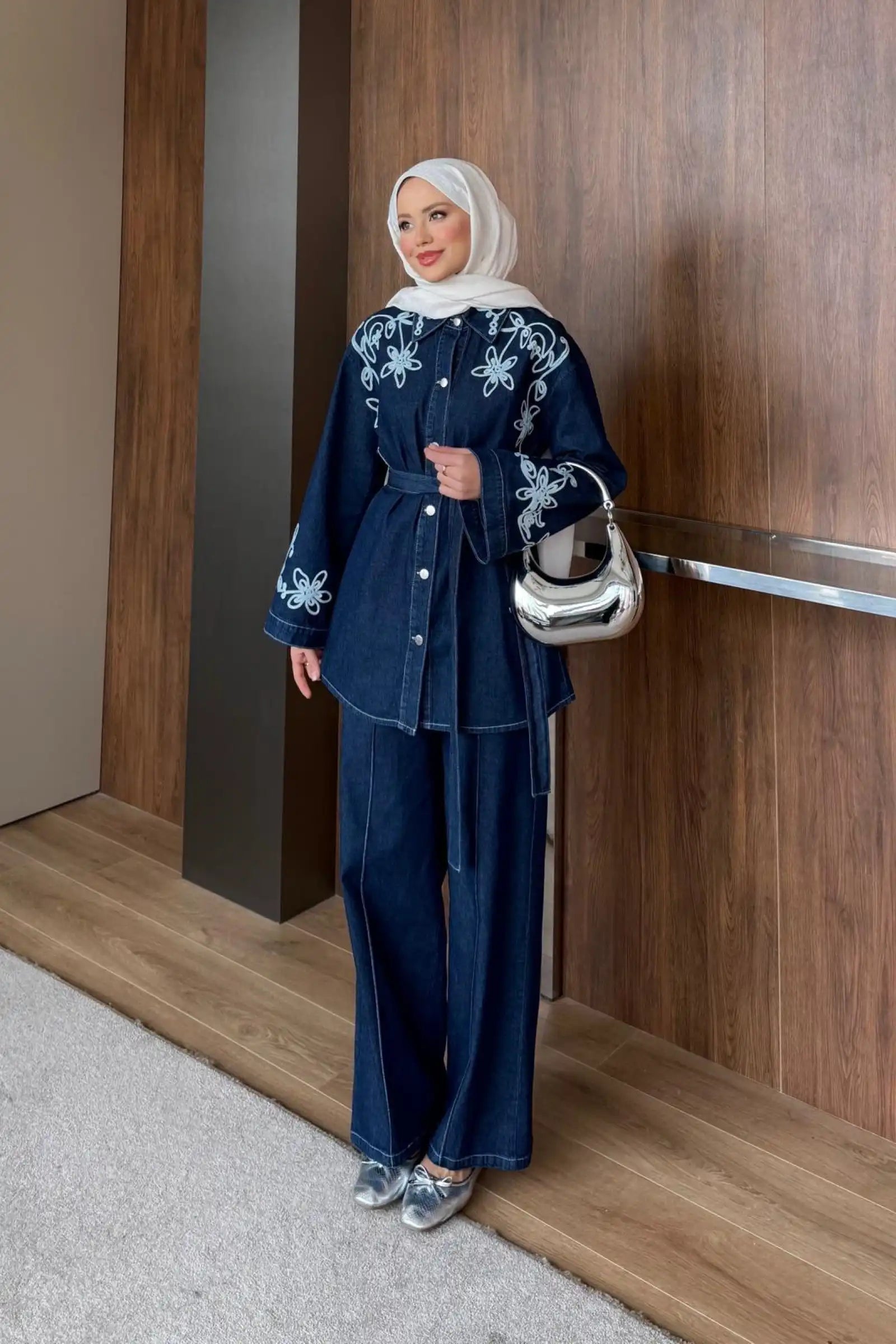 Lacivert Çiçek Nakışlı Kuşaklı Denim İkili Takım