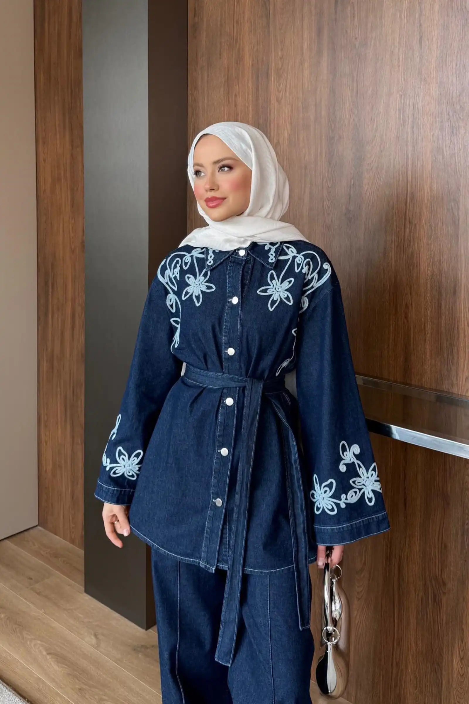 Lacivert Çiçek Nakışlı Kuşaklı Denim İkili Takım