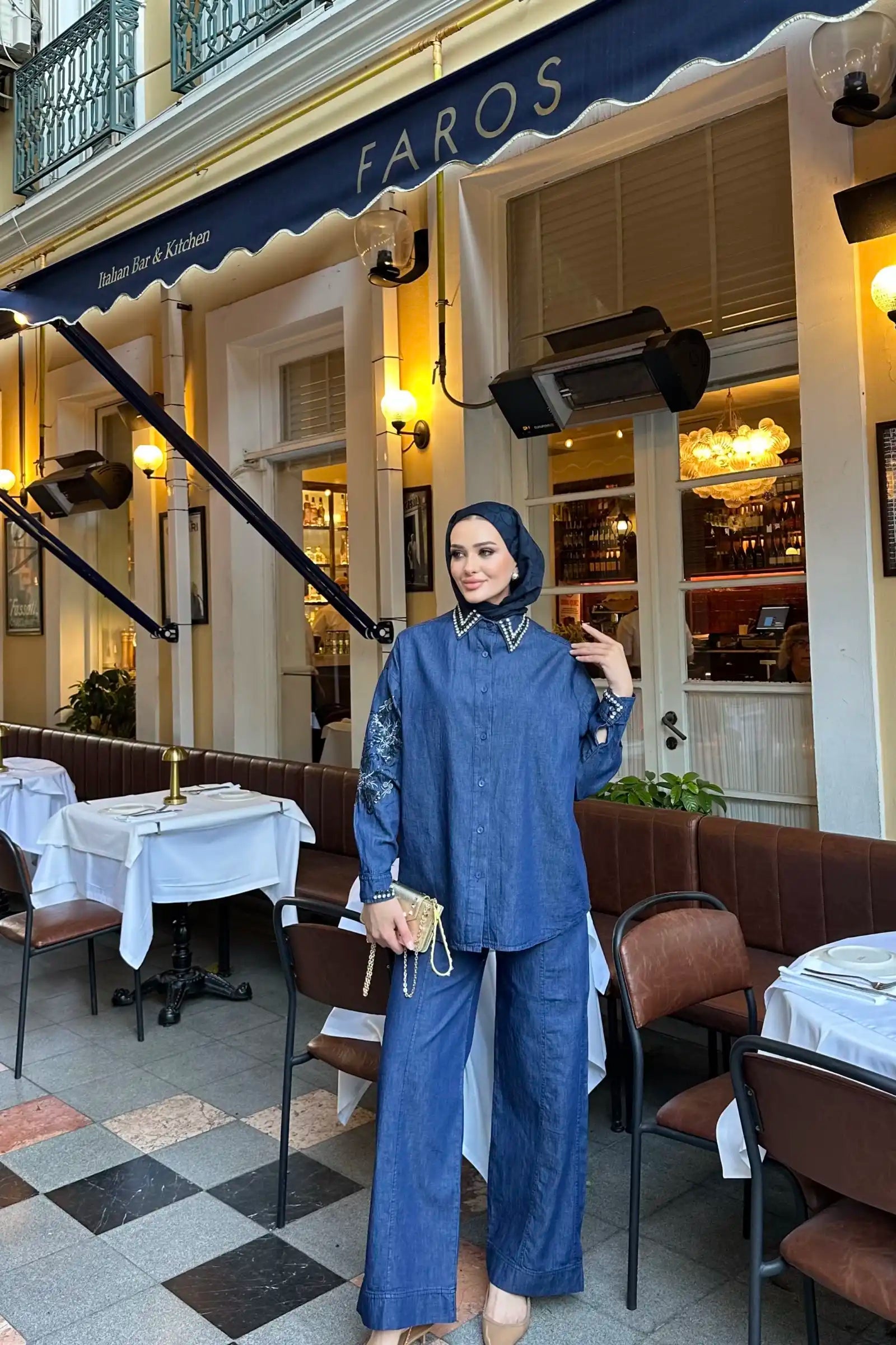 Lacivert Yakası Taşlı Nakışlı Denim Takım