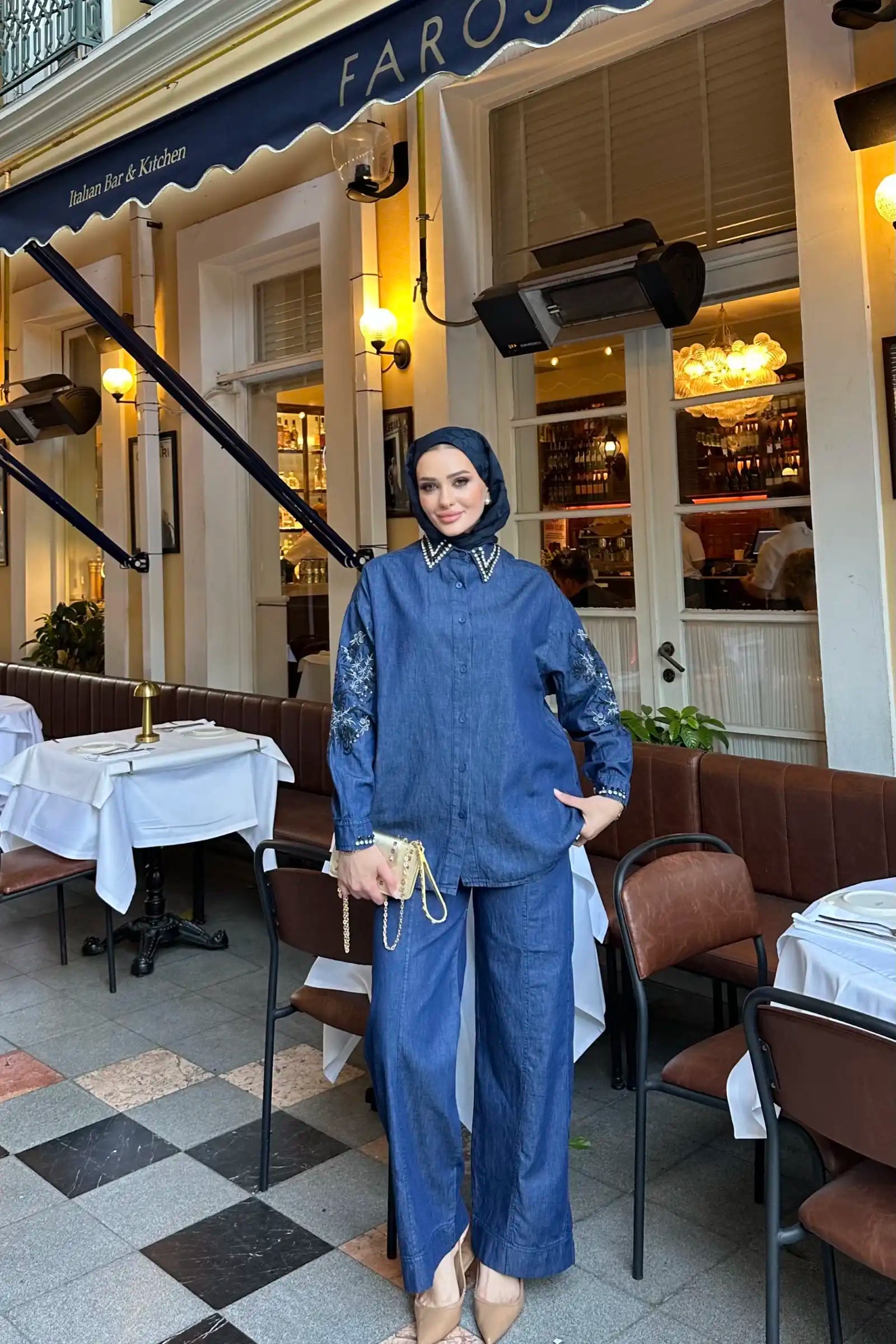 Lacivert Yakası Taşlı Nakışlı Denim Takım