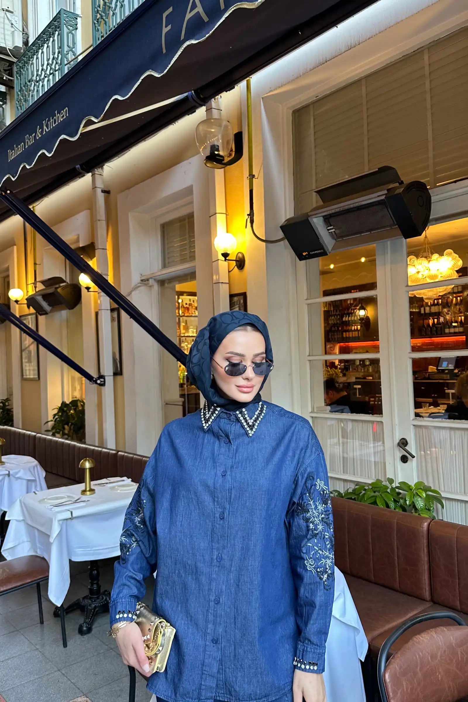 Lacivert Yakası Taşlı Nakışlı Denim Takım