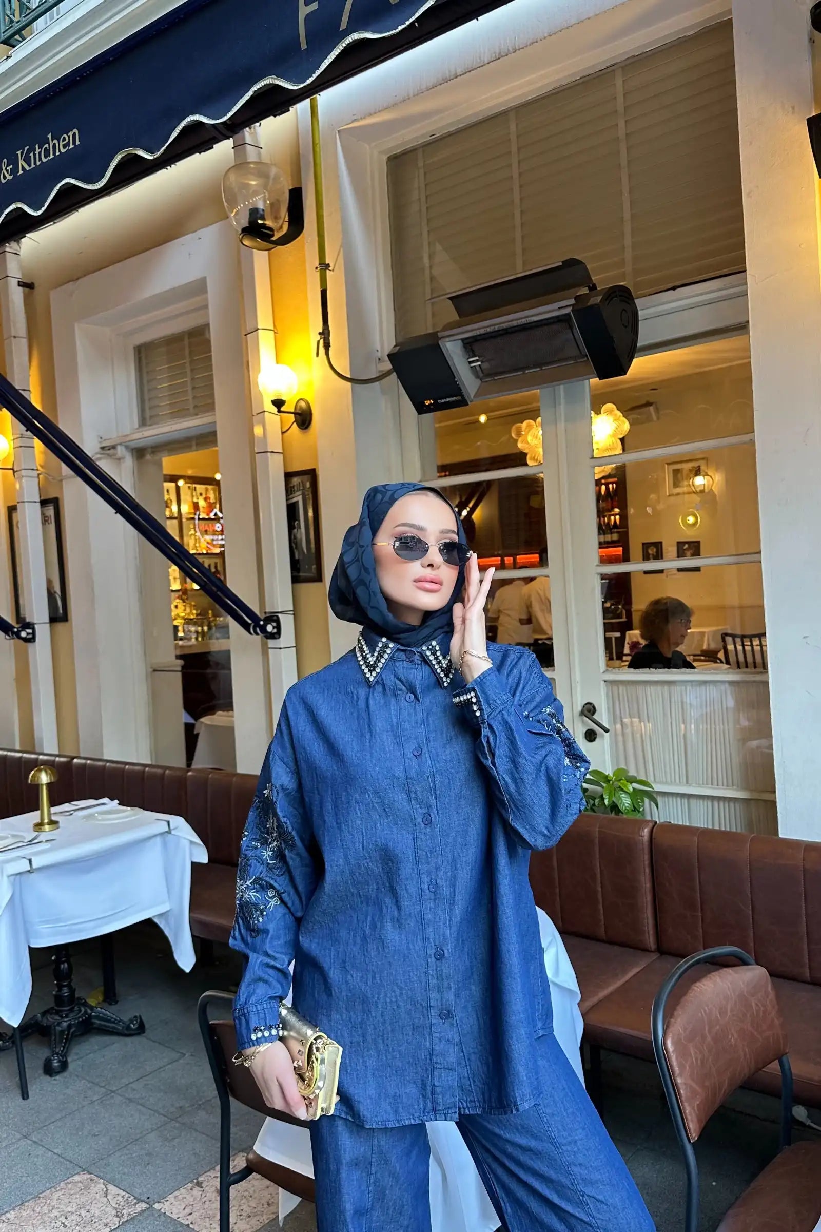 Lacivert Yakası Taşlı Nakışlı Denim Takım