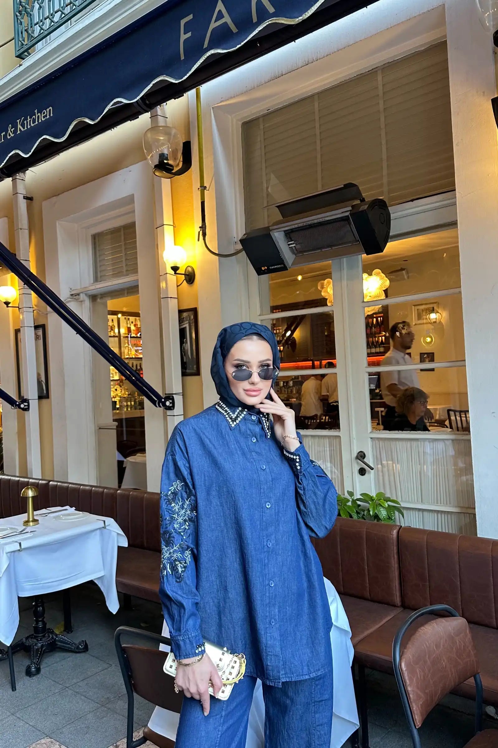 Lacivert Yakası Taşlı Nakışlı Denim Takım